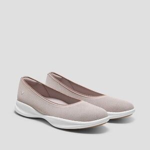 Vivaia Izabel Walker Pro Hybrid Flats in the color Mousy Taupe Size 11